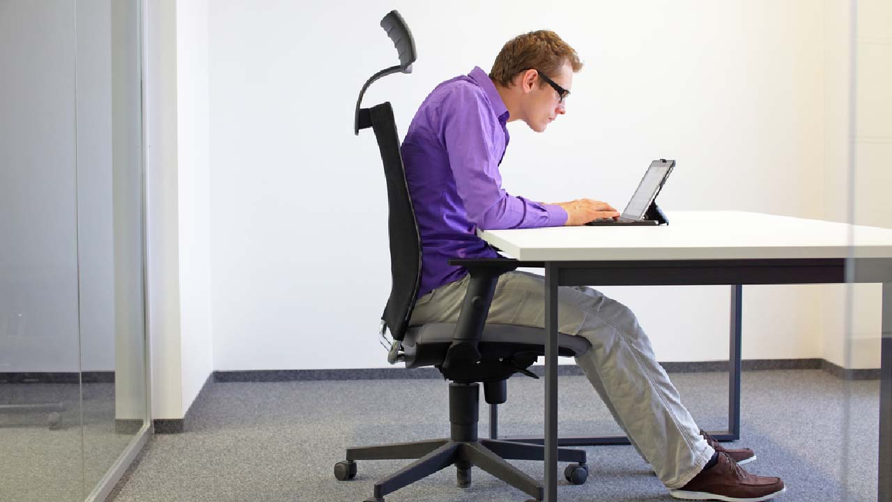 बैठकर काम करते है तो हो सकती है ये बीमारियां