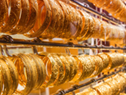 सोने के दाम में अबतक की सबसे बड़ी गिरावट एक झटके में सीधे 90 हजार रुपए का हुआ